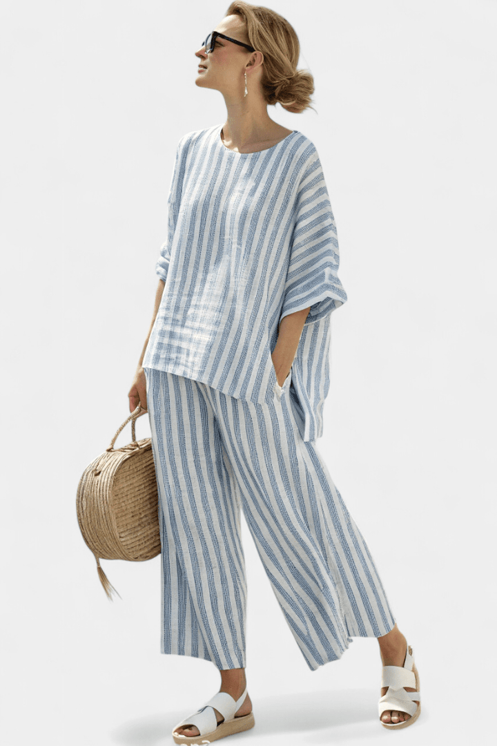 Federica — Top sofisticado de lino con rayas azules y pantalones relajados - Navarro Granada