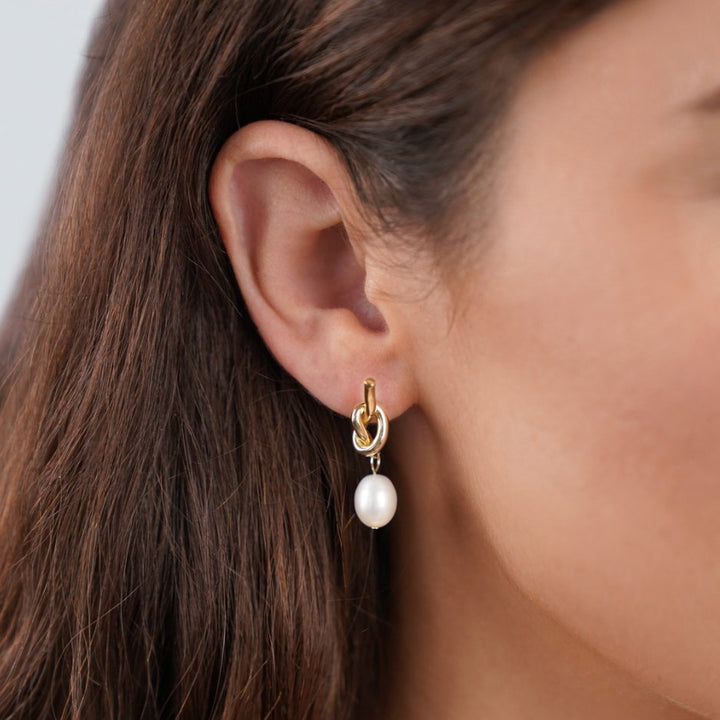 Pendientes color oro Trenzado y Perlas de Agua Dulce