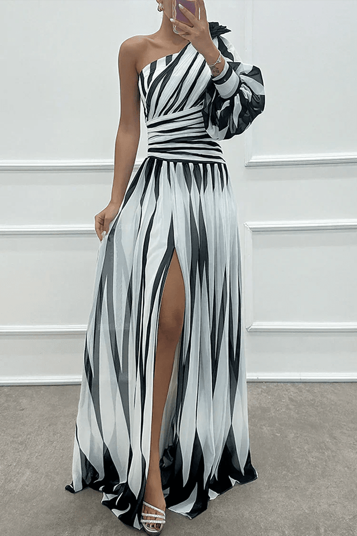 Shiloh - Vestido Maxi Elegante a Rayas con Un Hombro JURKEN VOOR BRUILOFTGASTEN - Navarro Granada